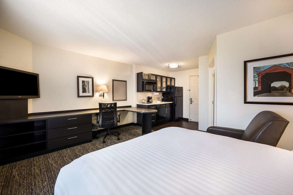 Sonesta Simply Silicon Valley-guestroom-Guest Room,Guest Room Amenity,TV and multimedia,Suite,On-Site,Furnishings.jpg