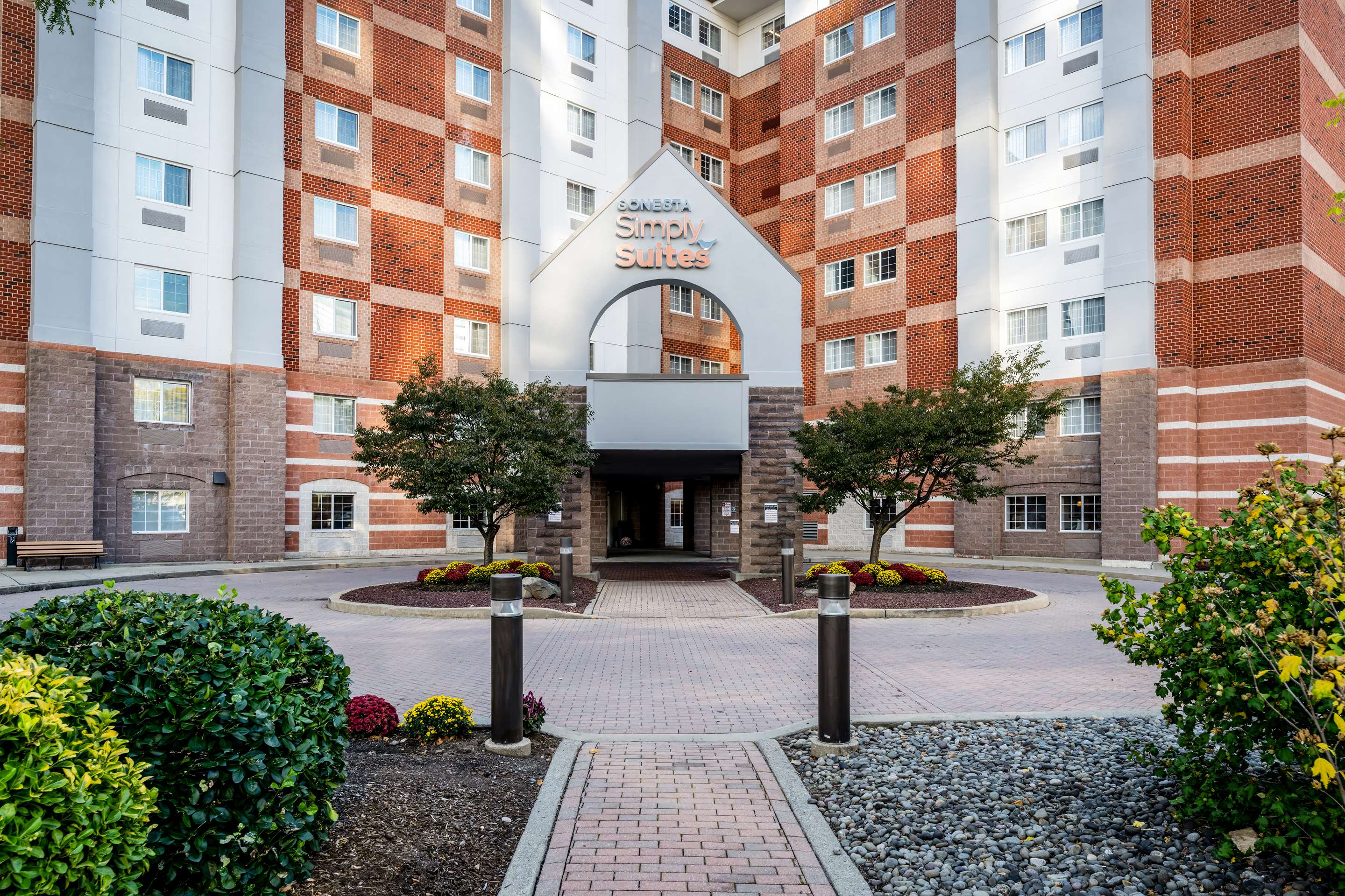 Exterior Entrance | Sonesta Simply Suites Jersey City
