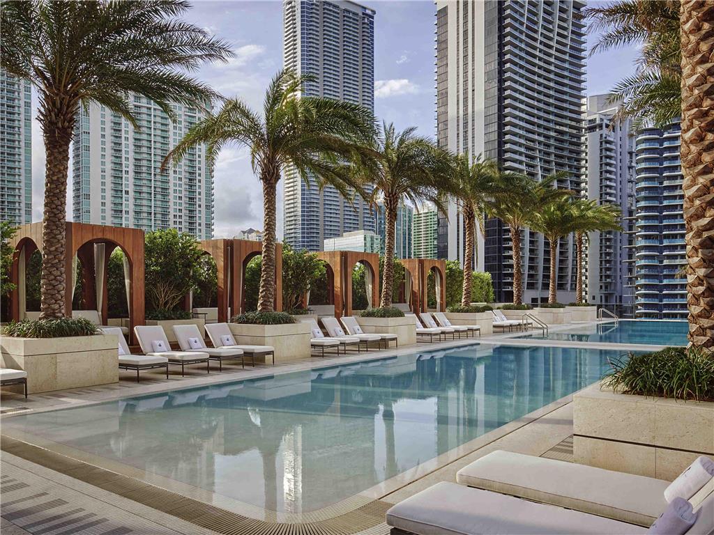 SLS Lux Brickell Hotel