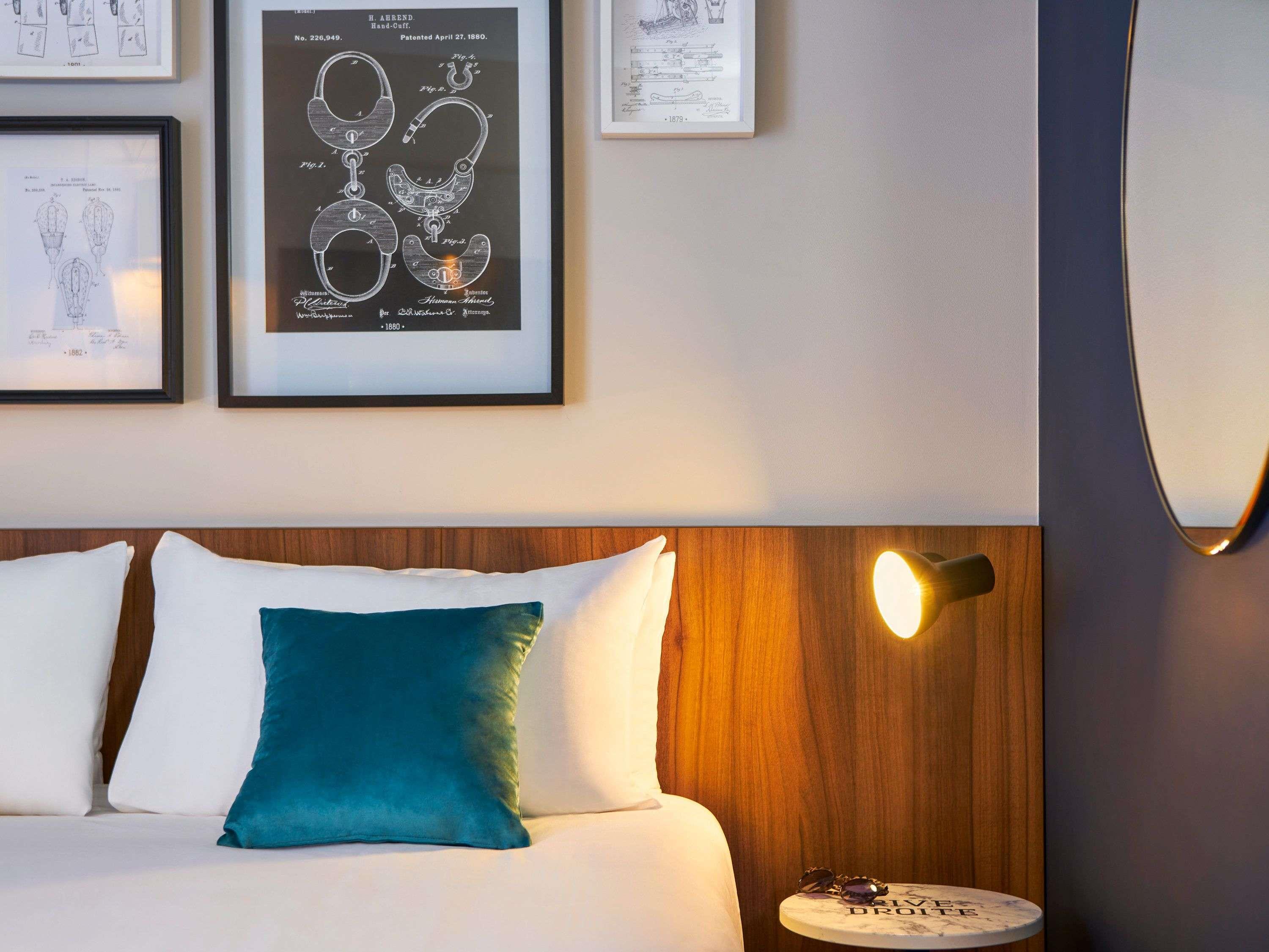 Mercure Paris Montparnasse Pasteur Room Type - Superior Room with 1 queensize bed and sofa