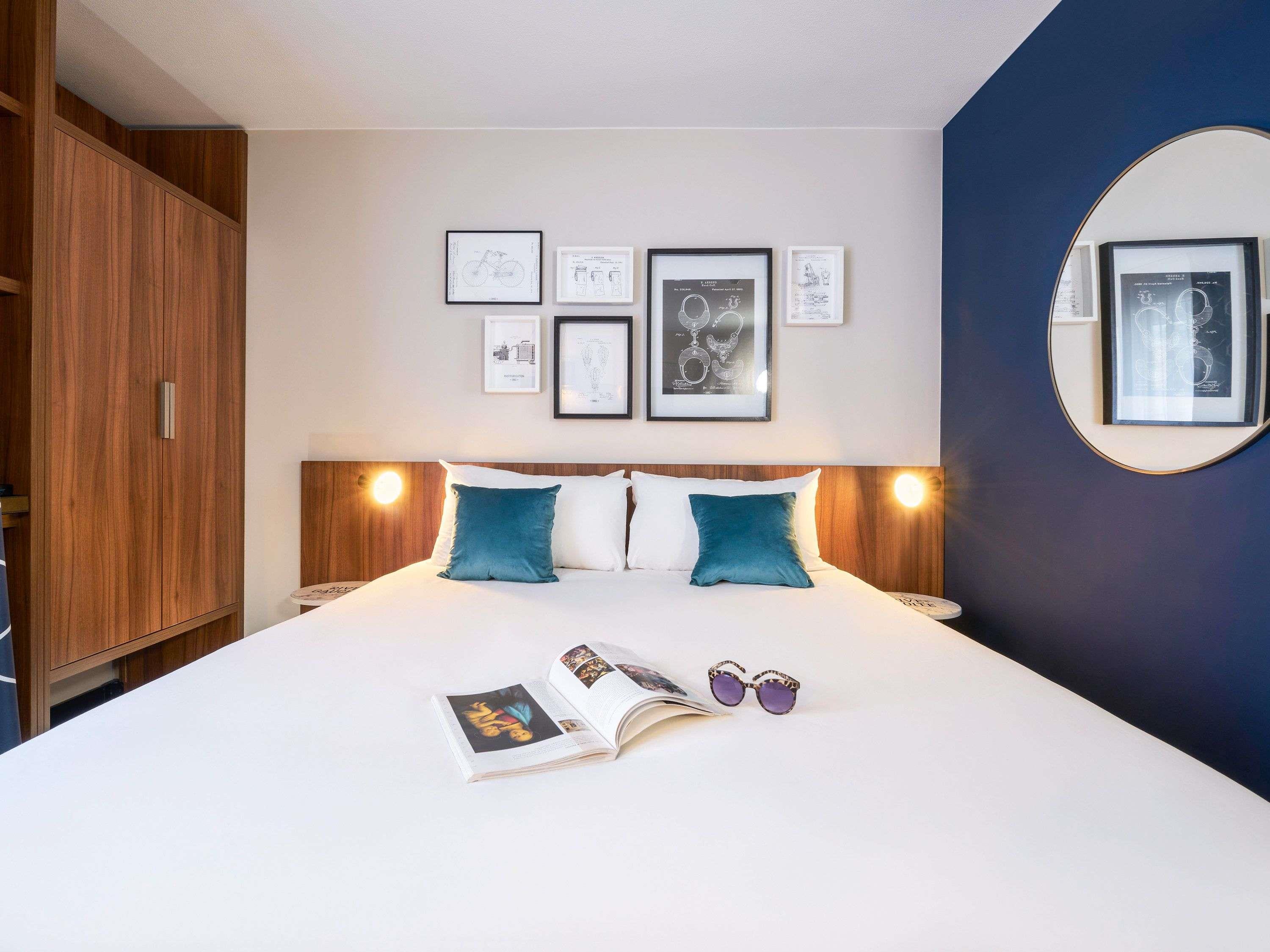 Mercure Paris Montparnasse Pasteur Room Type - Standard room with 1 queen-size double bed