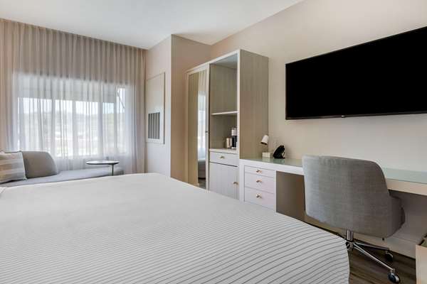 Suite - Cambria Hotel Calabasas