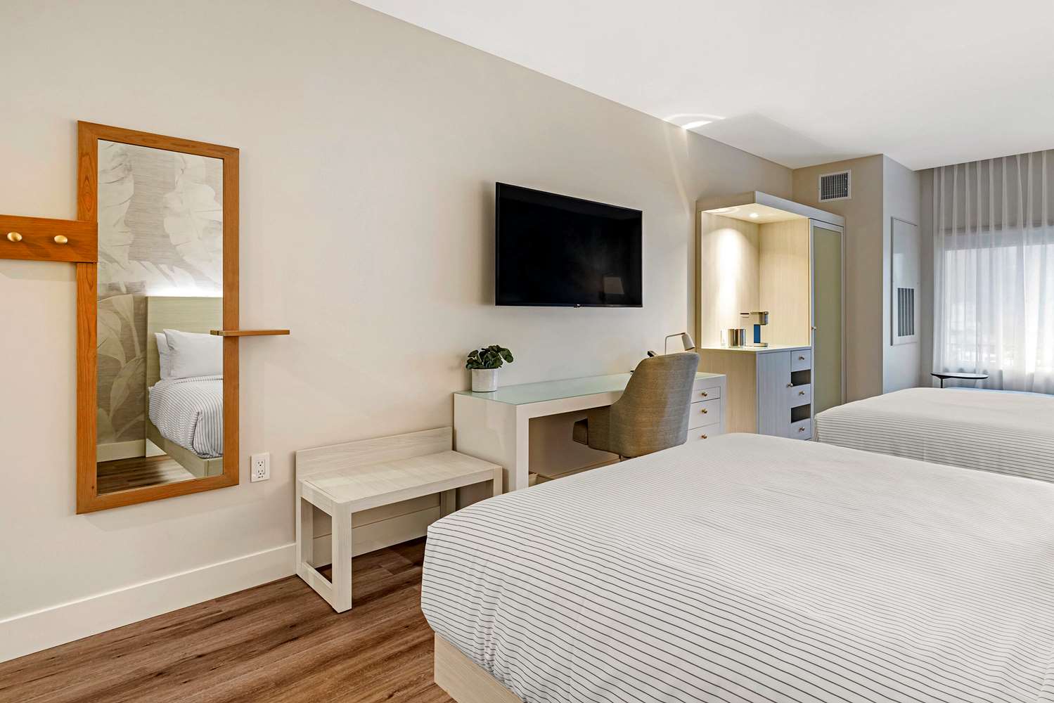 Cambria Hotel Calabasas, CA See Discounts