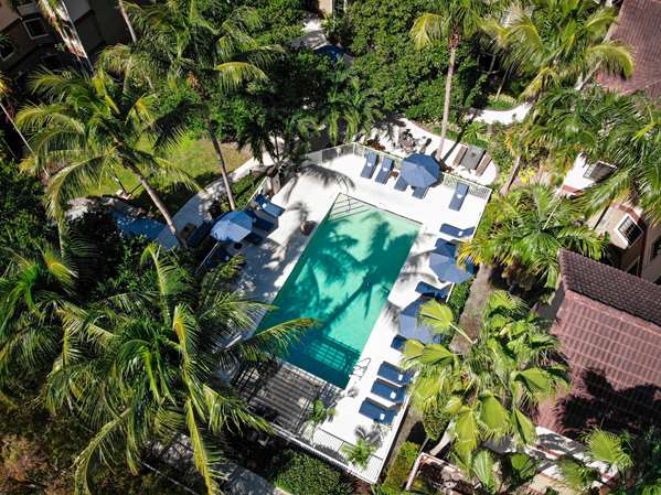 Pool - Sonesta ES Suites Plantation