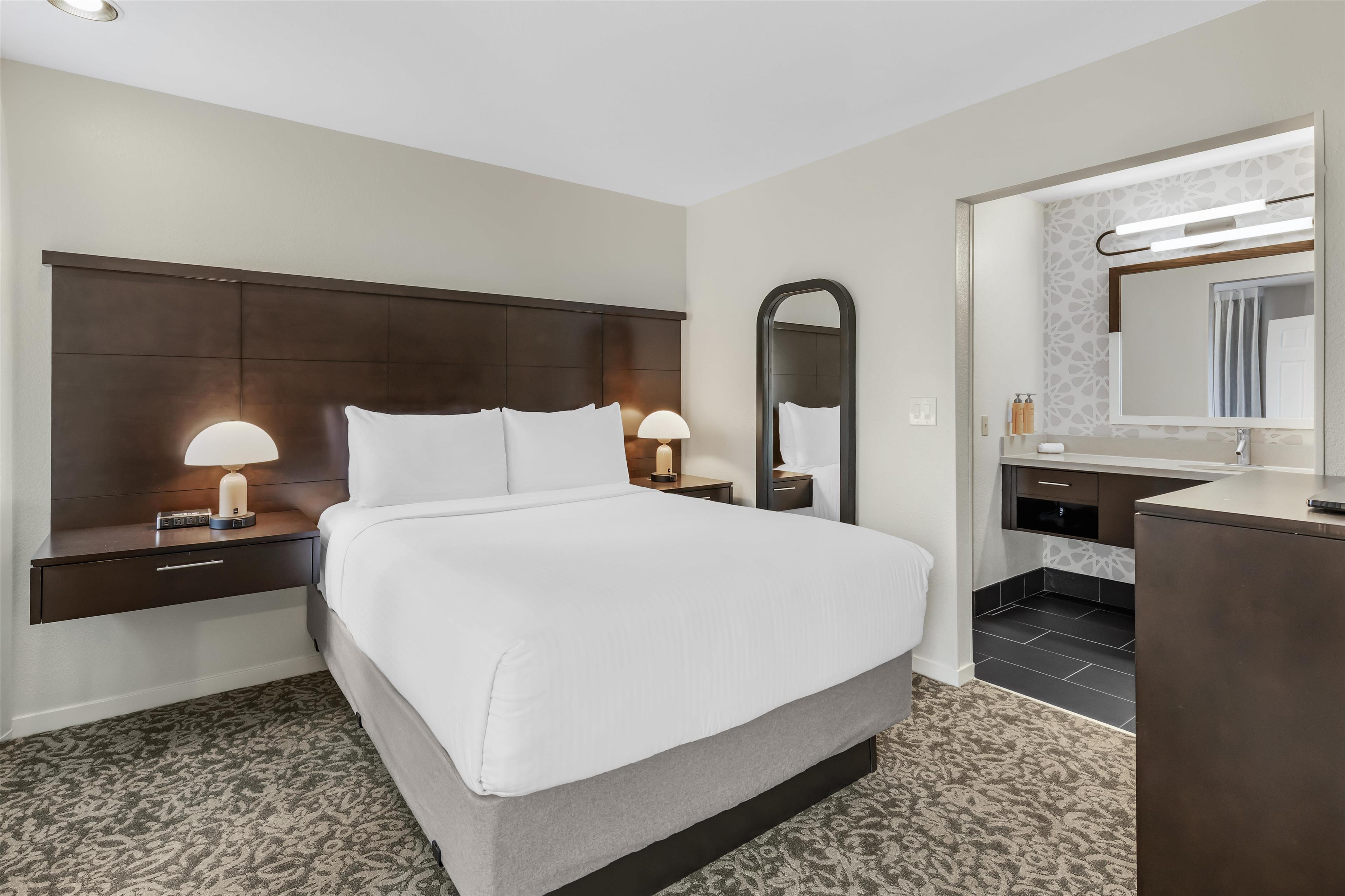 One Bedroom Suite - Queen image