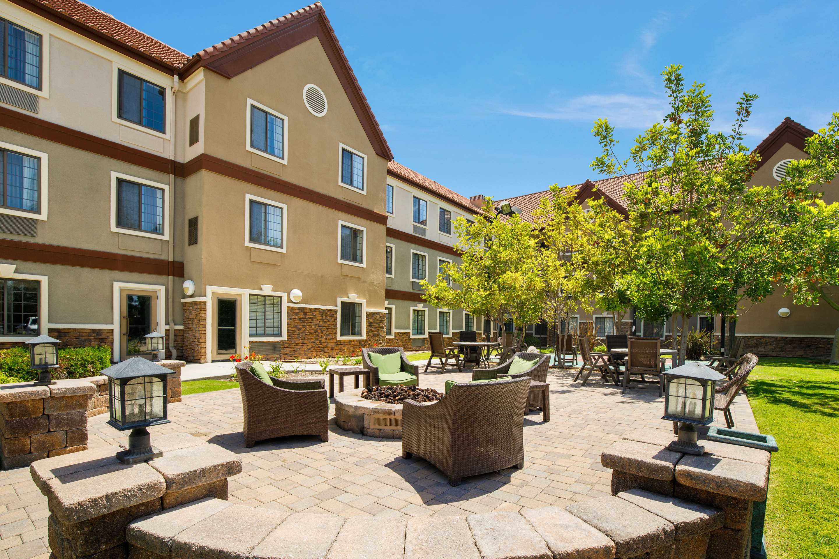 Courtyard | Sonesta ES Suites San Diego - Rancho Bernardo