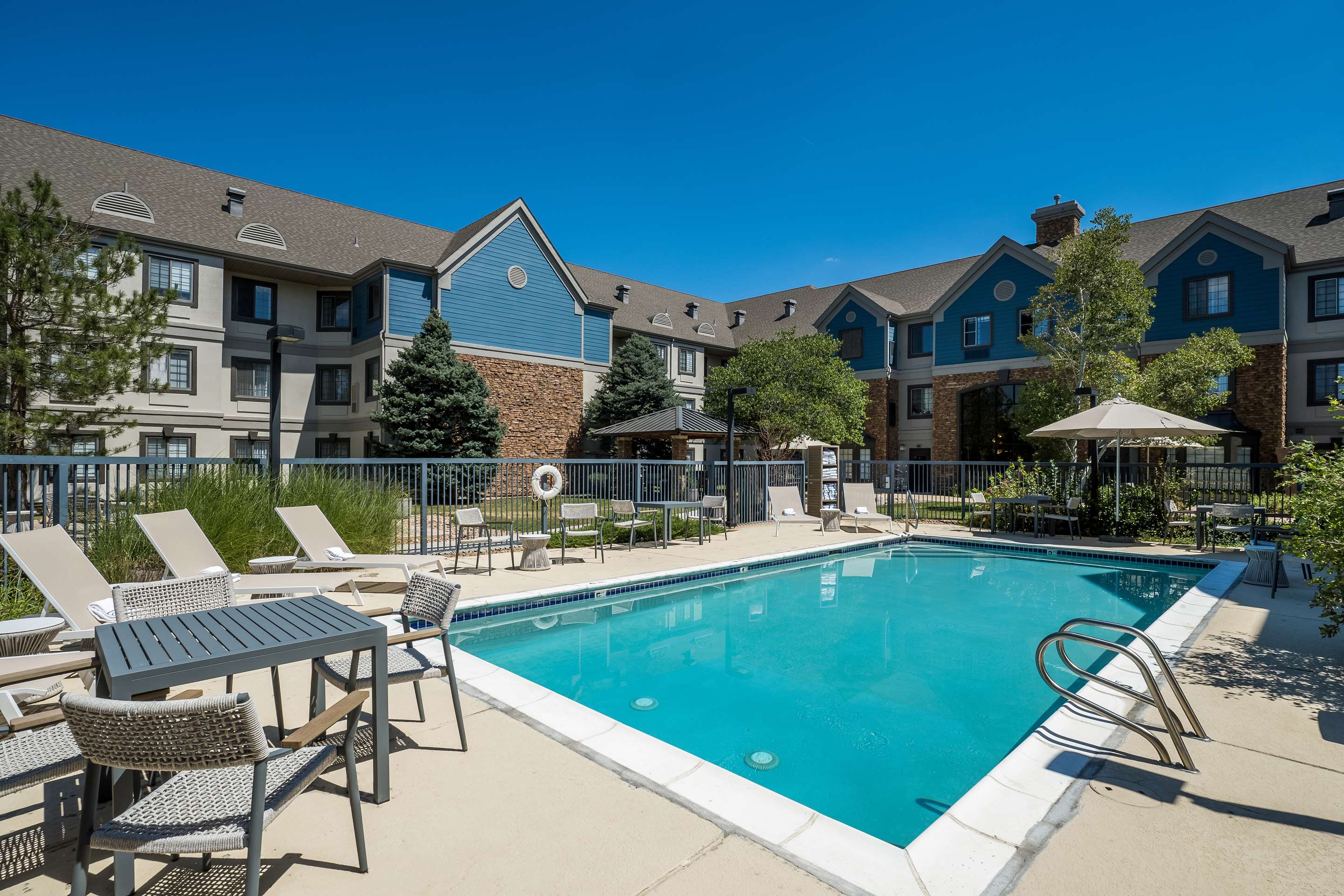 The Dip - Outdoor Pool | Denver Marriott South at Park Meadows