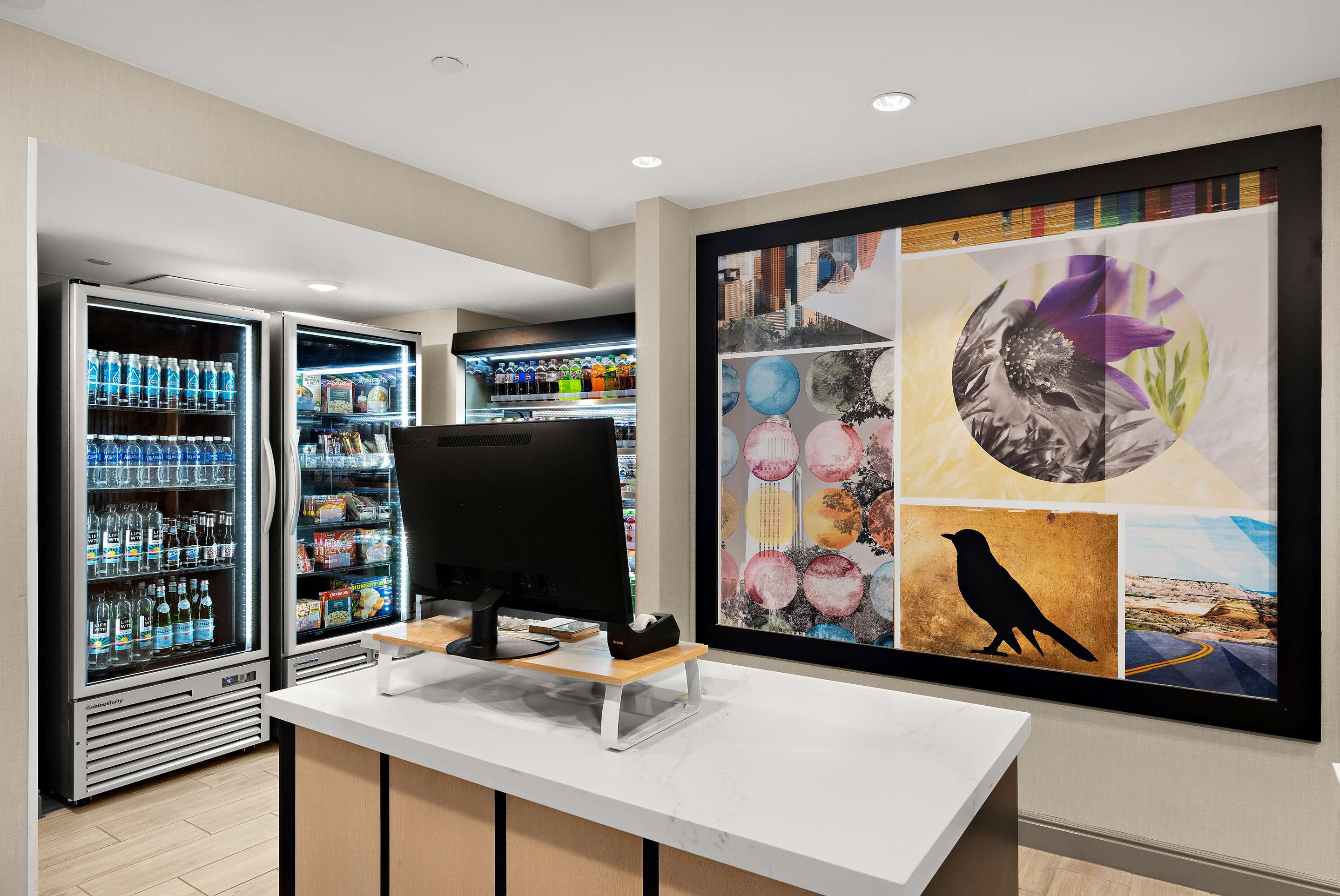 Front Desk & Market | Denver Marriott South at Park Meadows