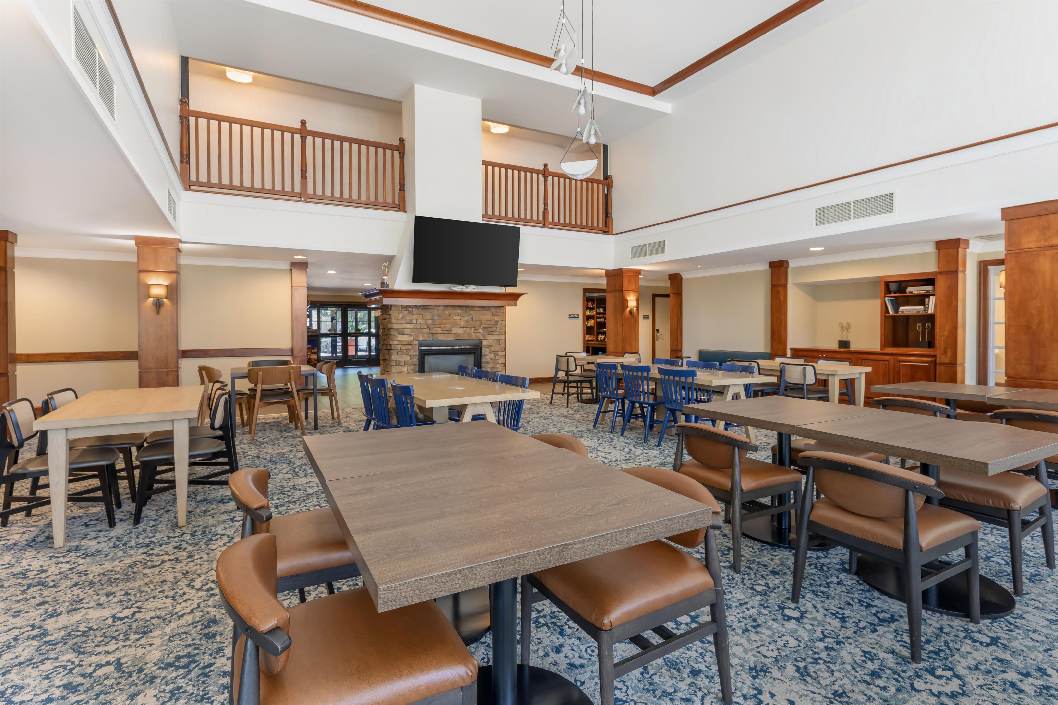 Lobby Seating Area - Breakfast Dining Space | Sonesta ES Suites Anaheim Resort Area
