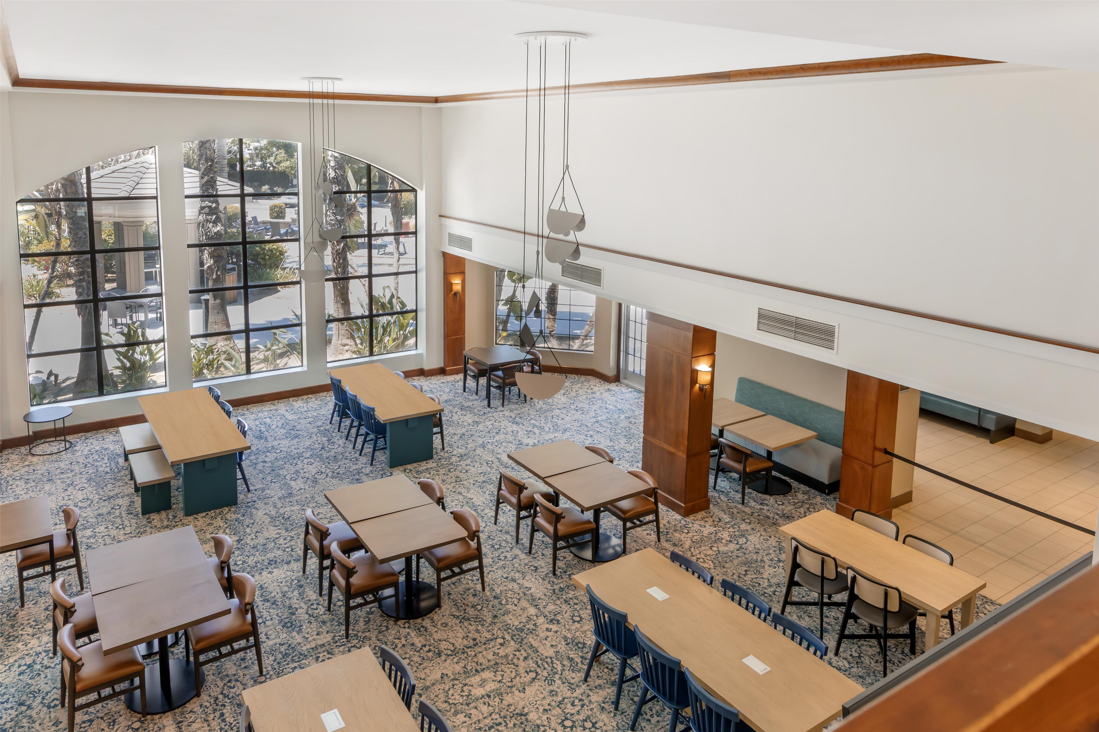 Lobby Seating Area - Breakfast Dining Space | Sonesta ES Suites Anaheim Resort Area