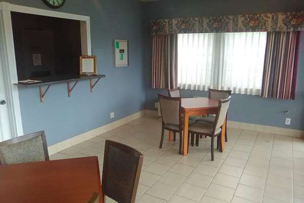  - Super 8 Motel Kiowa