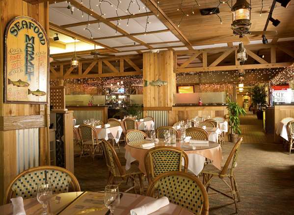 Restaurant - Palm Beach Shores Resort & Villas