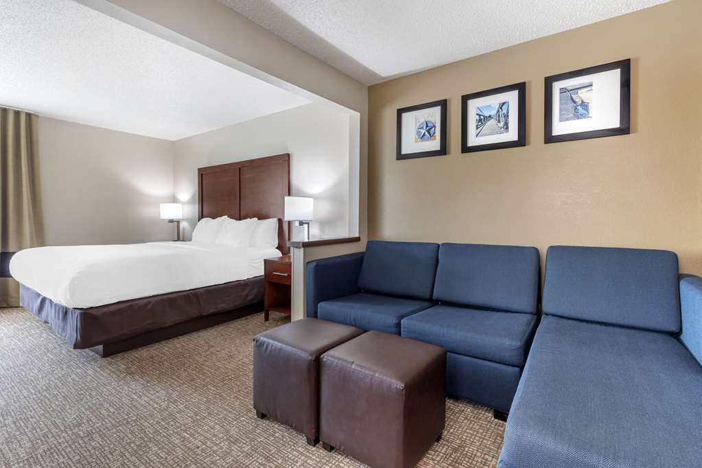 COMFORT INN & SUITES TEMPLE - MEDIC-guestroom-Guest Room,Suite,On-Site.jpg