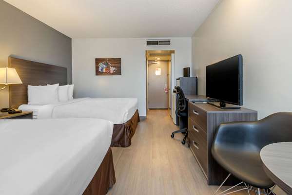  - Super 8 Motel Macleod Trail Calgary