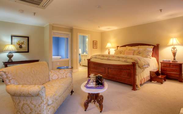  - Reluctant Panther Inn Manchester Village