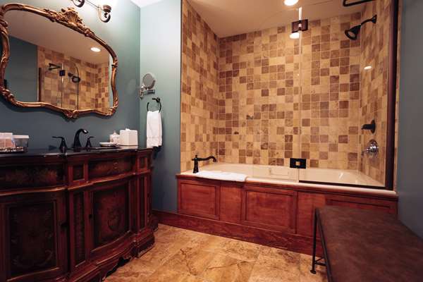  - Reluctant Panther Inn Manchester Village