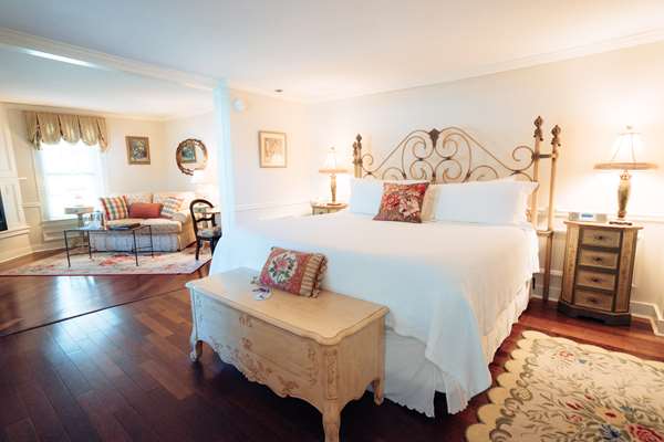 Suite - Reluctant Panther Inn Manchester Village