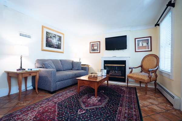  - Reluctant Panther Inn Manchester Village