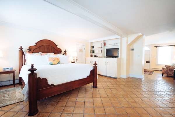  - Reluctant Panther Inn Manchester Village