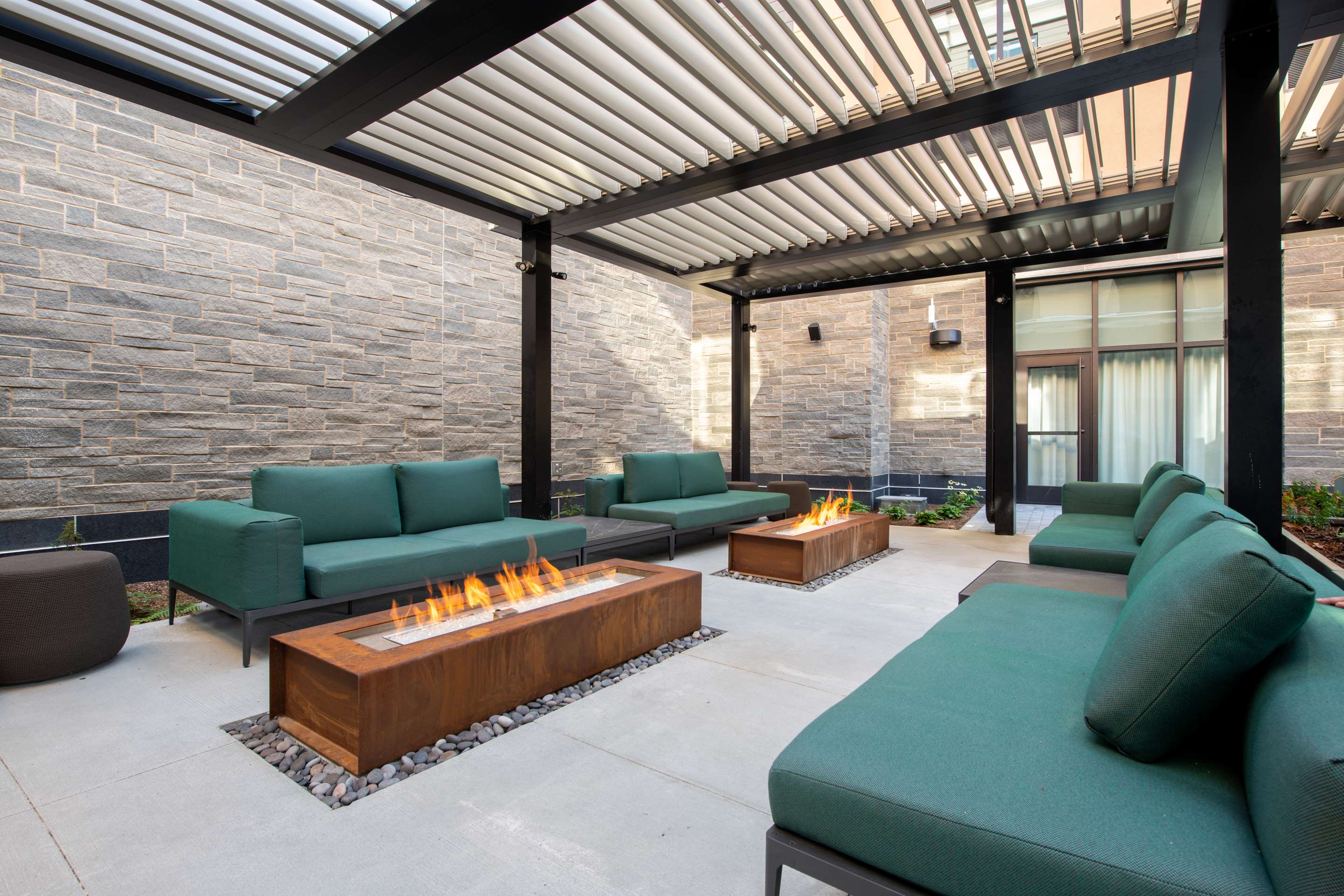 Exterior | Hilton Garden Inn Boston Canton