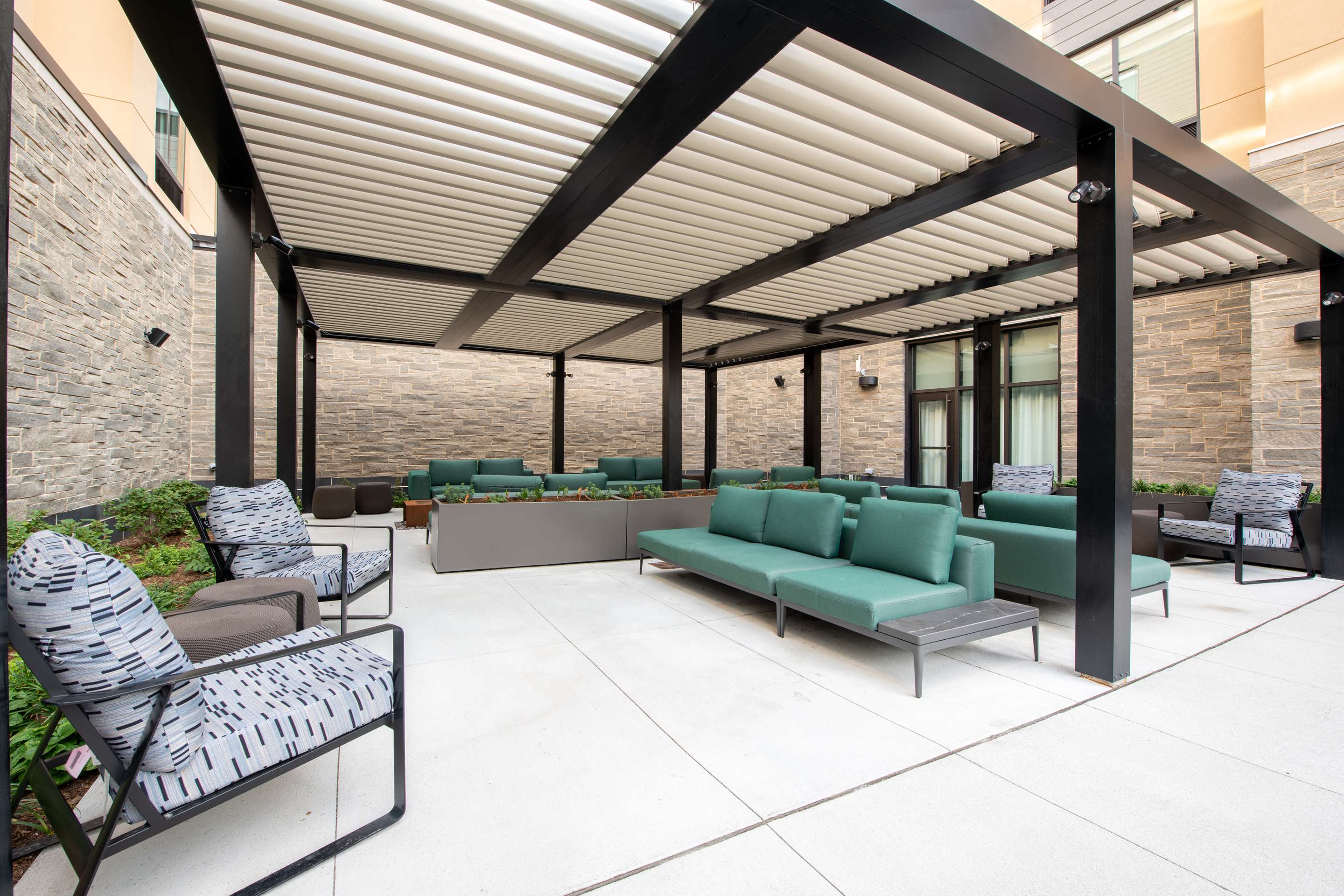 Exterior | Hilton Garden Inn Boston Canton