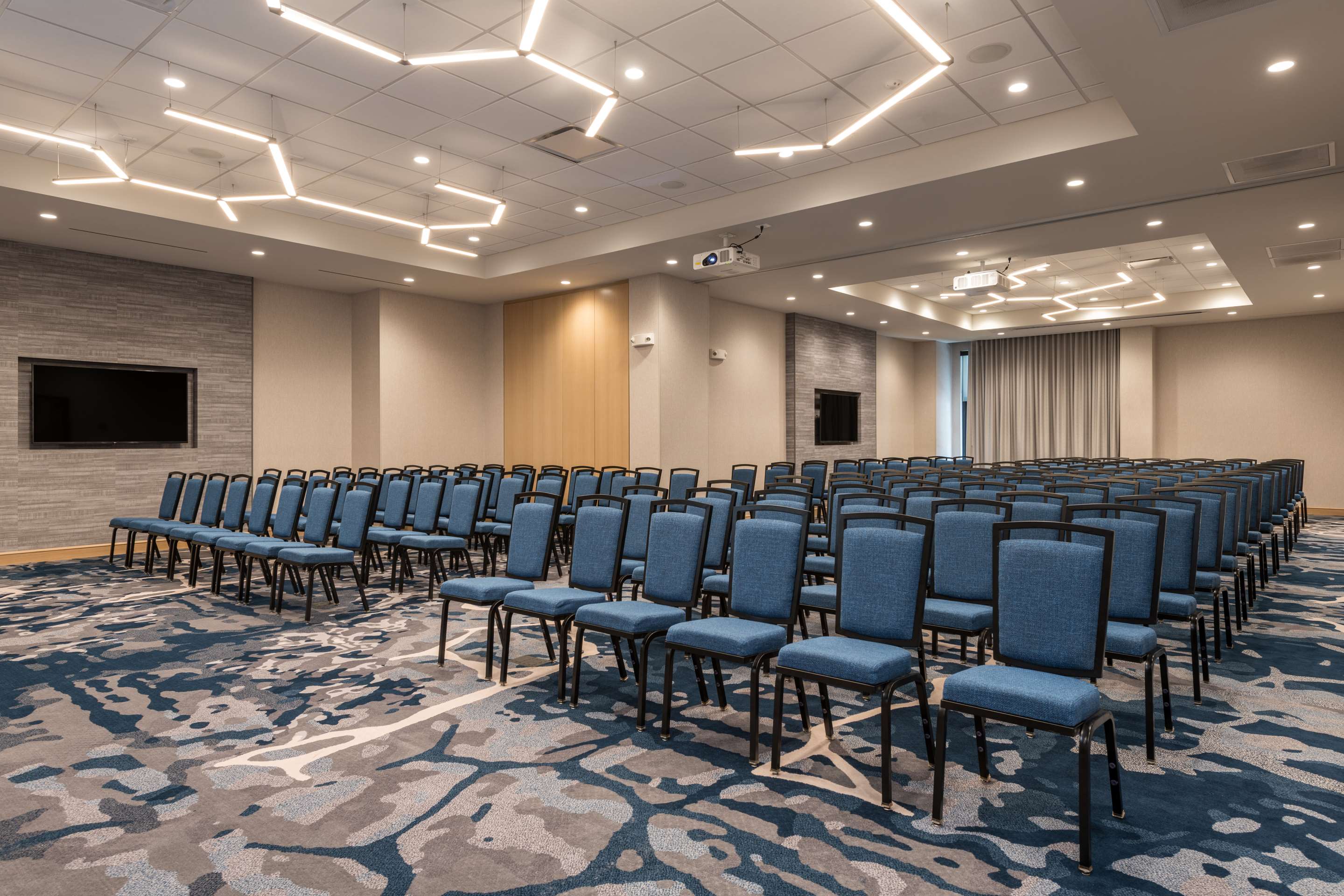 Meeting Room | Hilton Garden Inn Boston Canton