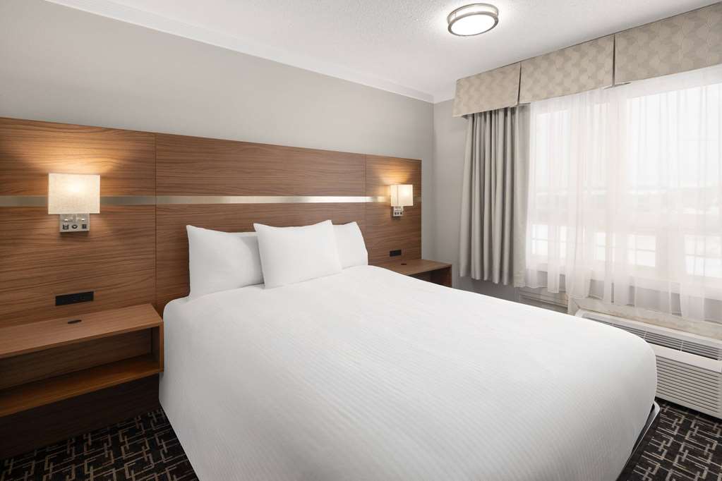 Baymont by Wyndham Edson Room Type - Two Bedroom suite with 3 queen beds, Non Smoking