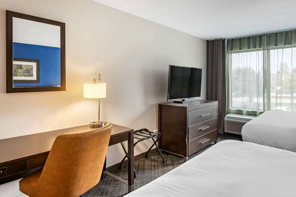  - Comfort Inn & Suites Grand Blanc - I-475, Exit 2