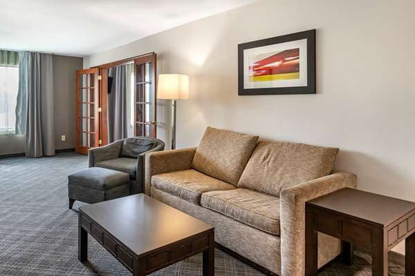 Suite - Comfort Inn & Suites Grand Blanc - I-475, Exit 2