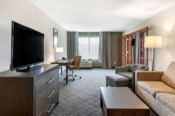 Suite - Comfort Inn & Suites Grand Blanc - I-475, Exit 2