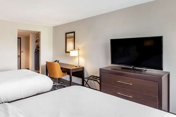  - Comfort Inn & Suites Grand Blanc - I-475, Exit 2