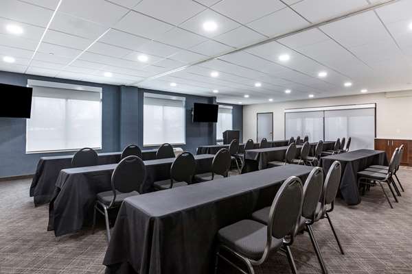  - Comfort Inn & Suites Grand Blanc - I-475, Exit 2