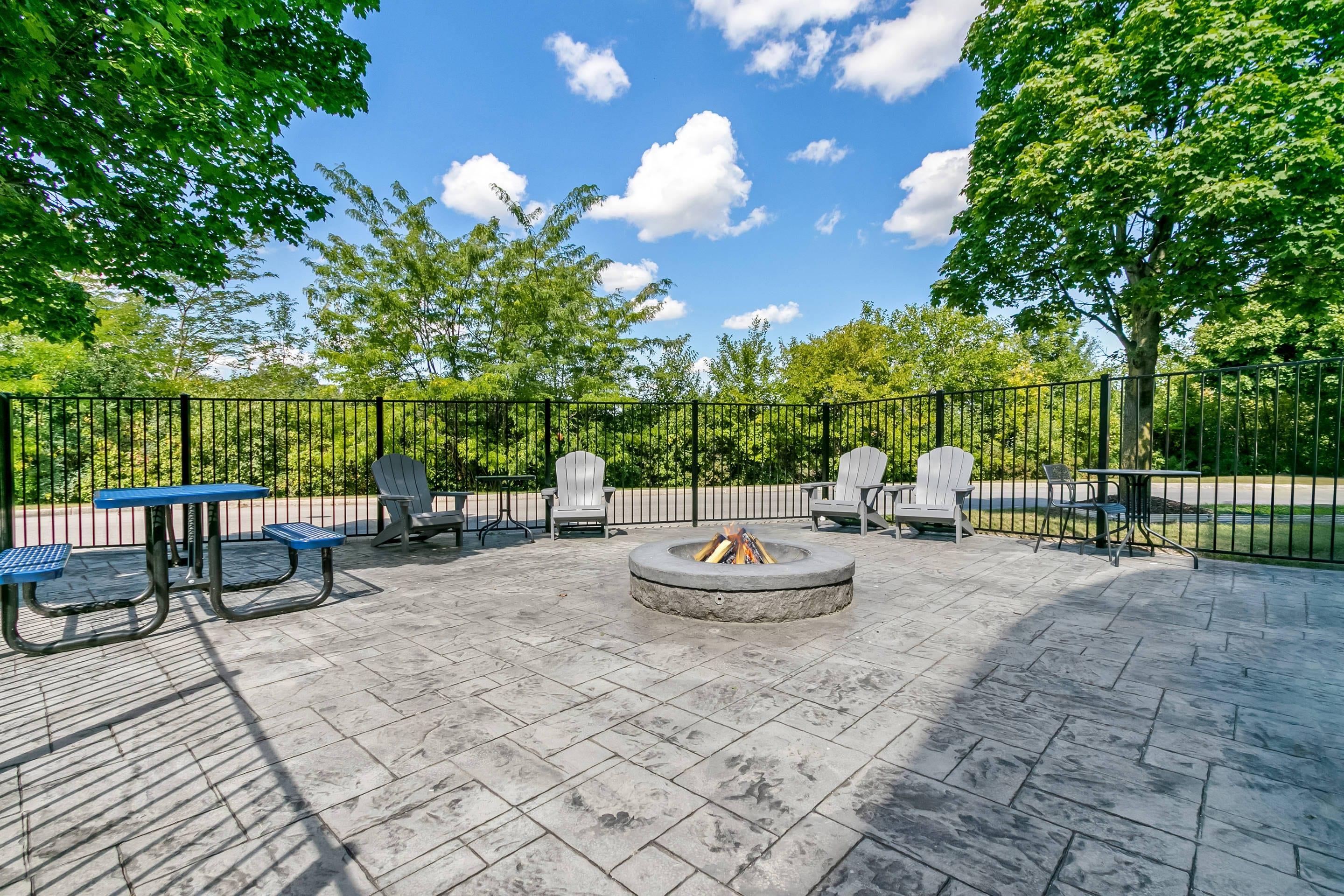 Hotel patio | Comfort Inn & Suites Grand Blanc-Flint