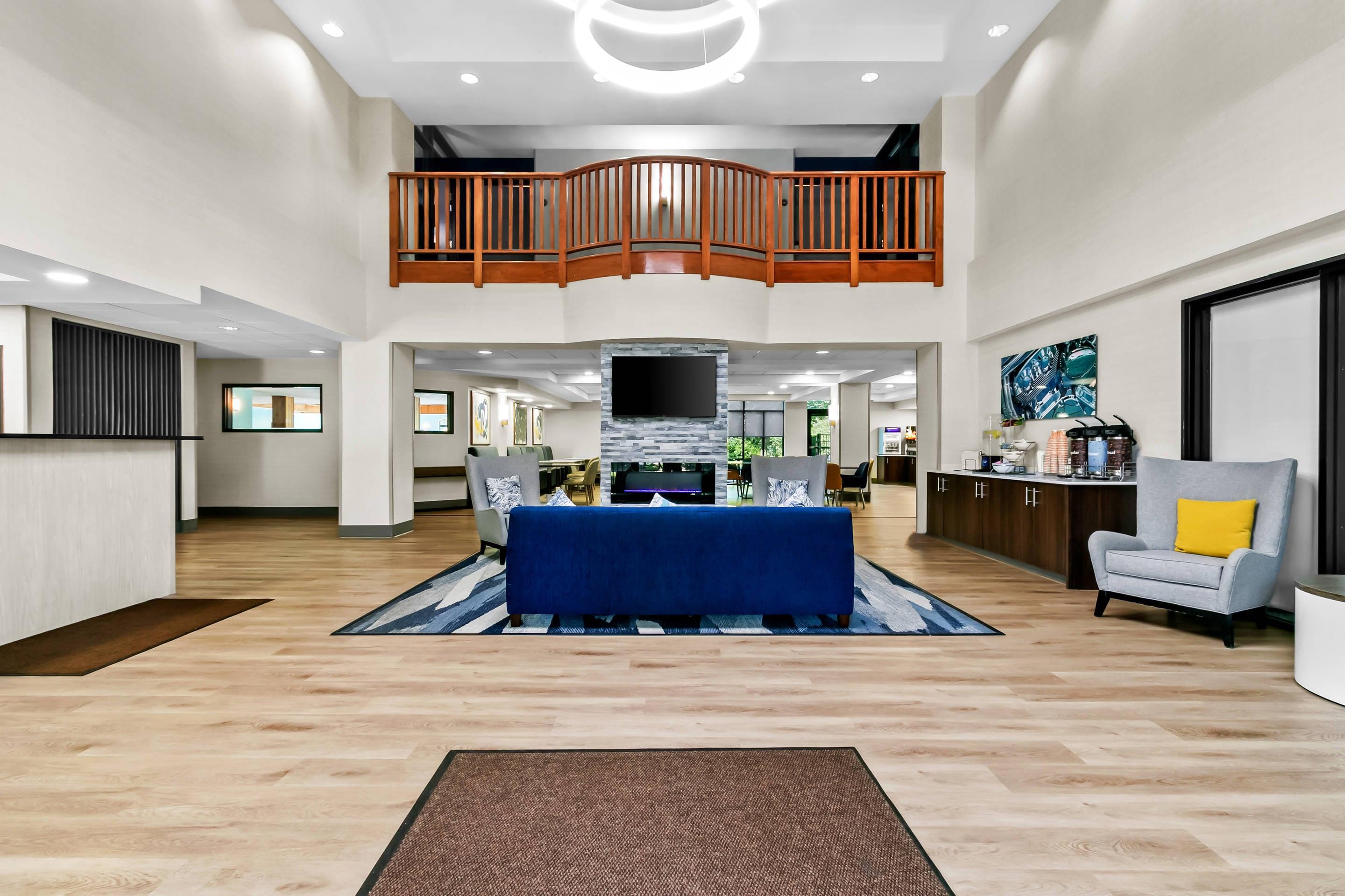 Lobby with sitting area | Comfort Inn & Suites Grand Blanc-Flint