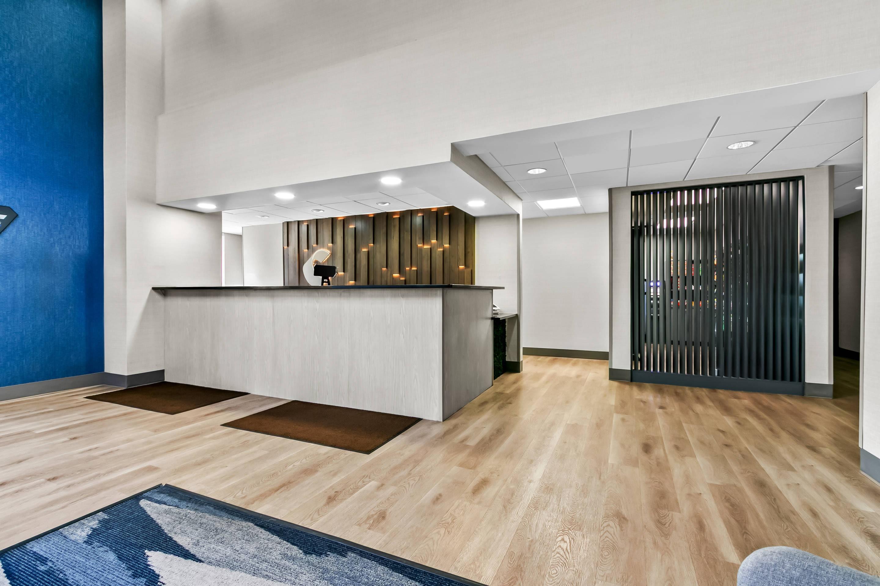 Front desk | Comfort Inn & Suites Grand Blanc-Flint