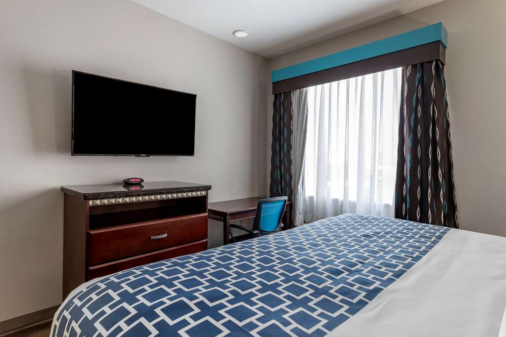 CLARION POINTE SULPHUR - LAKE CHARL-guestroom-Guest Room,Suite,On-Site.jpg