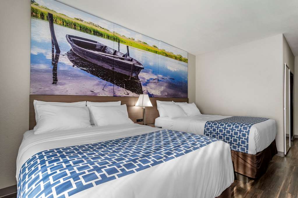 CLARION POINTE SULPHUR - LAKE CHARL-guestroom-Guest Room,On-Site.jpg