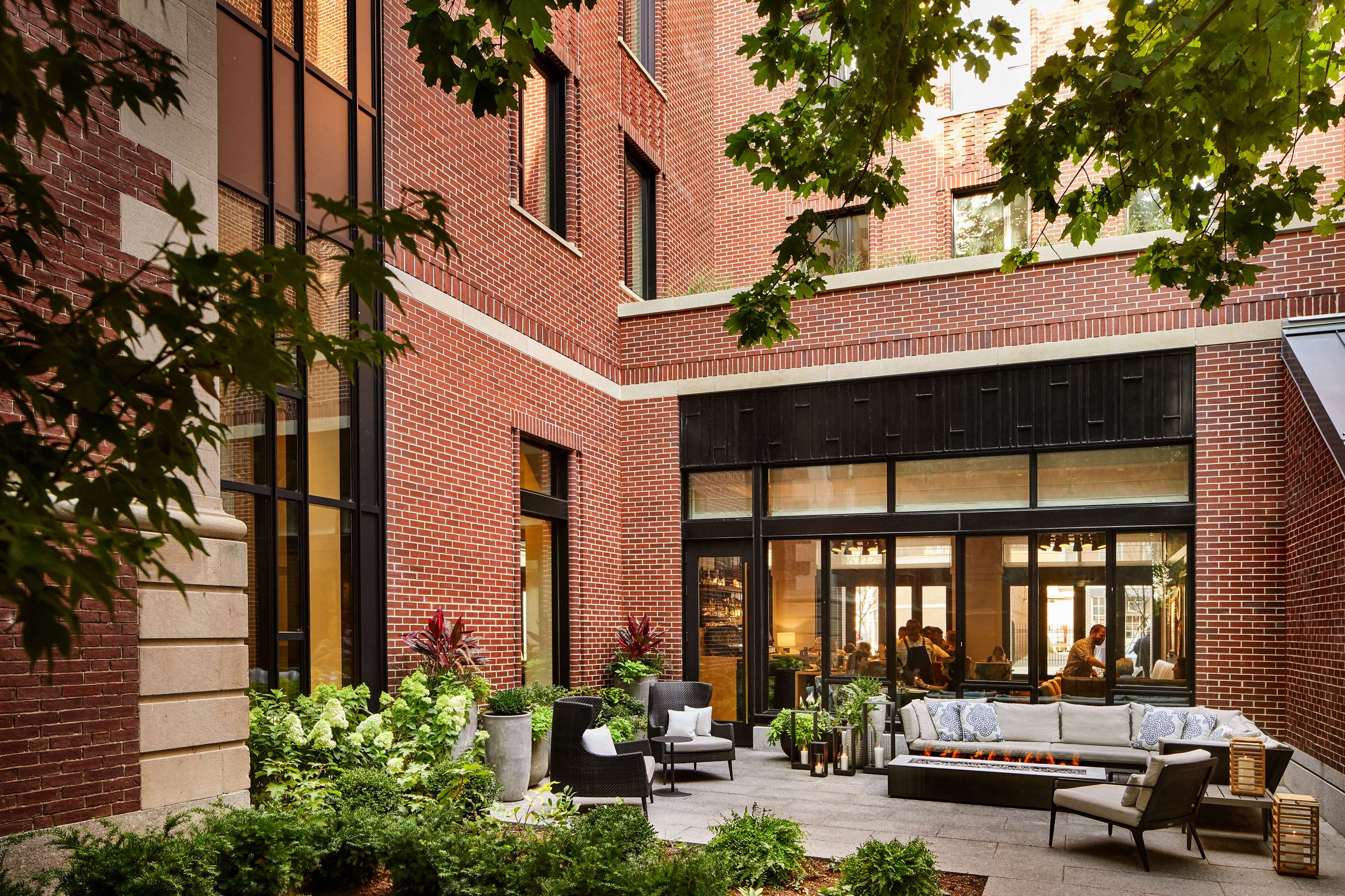The Whitney Outdoor Courtyard | The Whitney Hotel