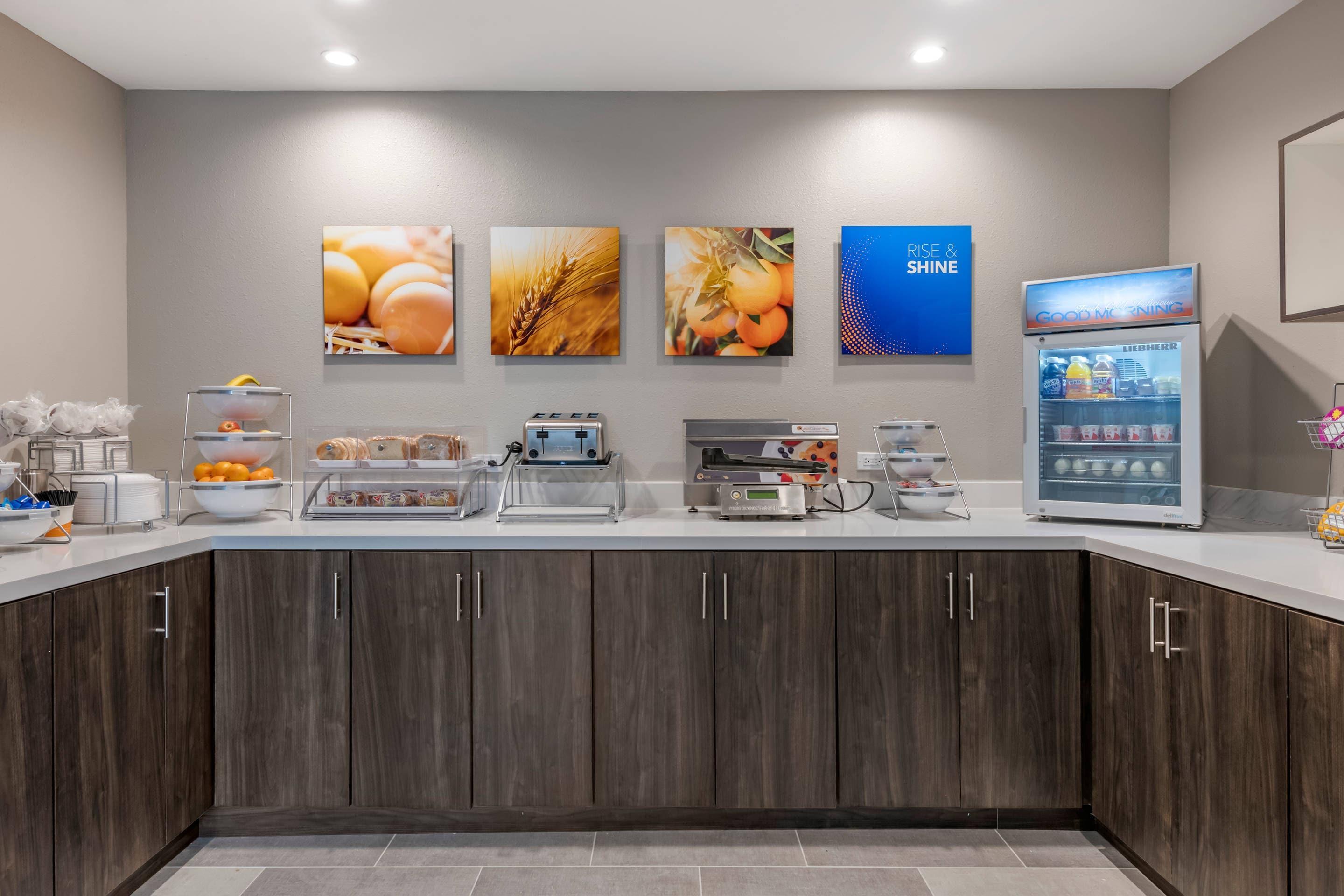 Breakfast area | Comfort Inn & Suites Jacksonville - Orange Park Near Naval Air Station
