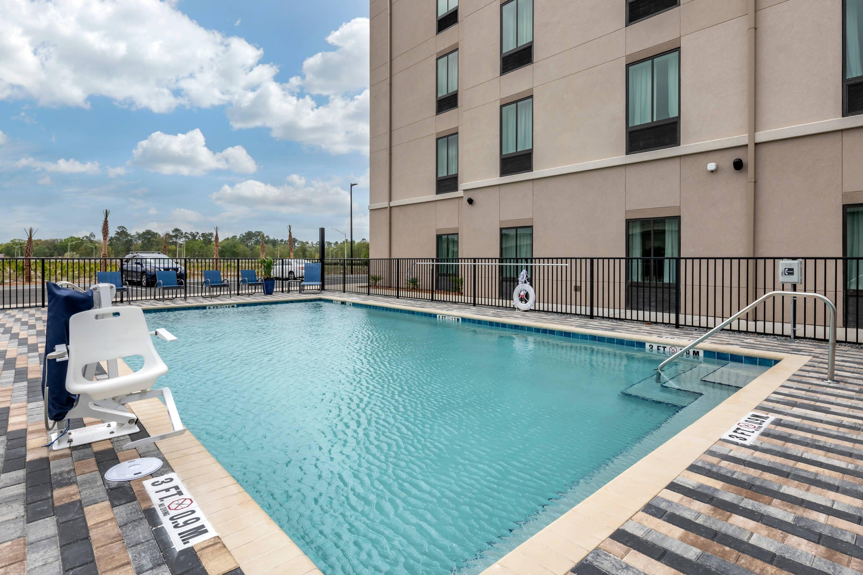 Outdoor pool | Comfort Inn & Suites Jacksonville - Orange Park Near Naval Air Station