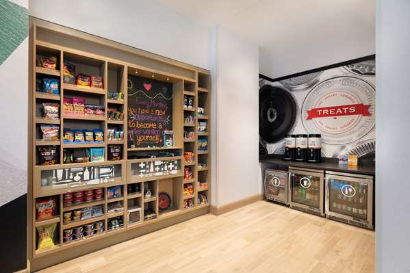 Restaurant - Hampton Inn & Suites Watertown