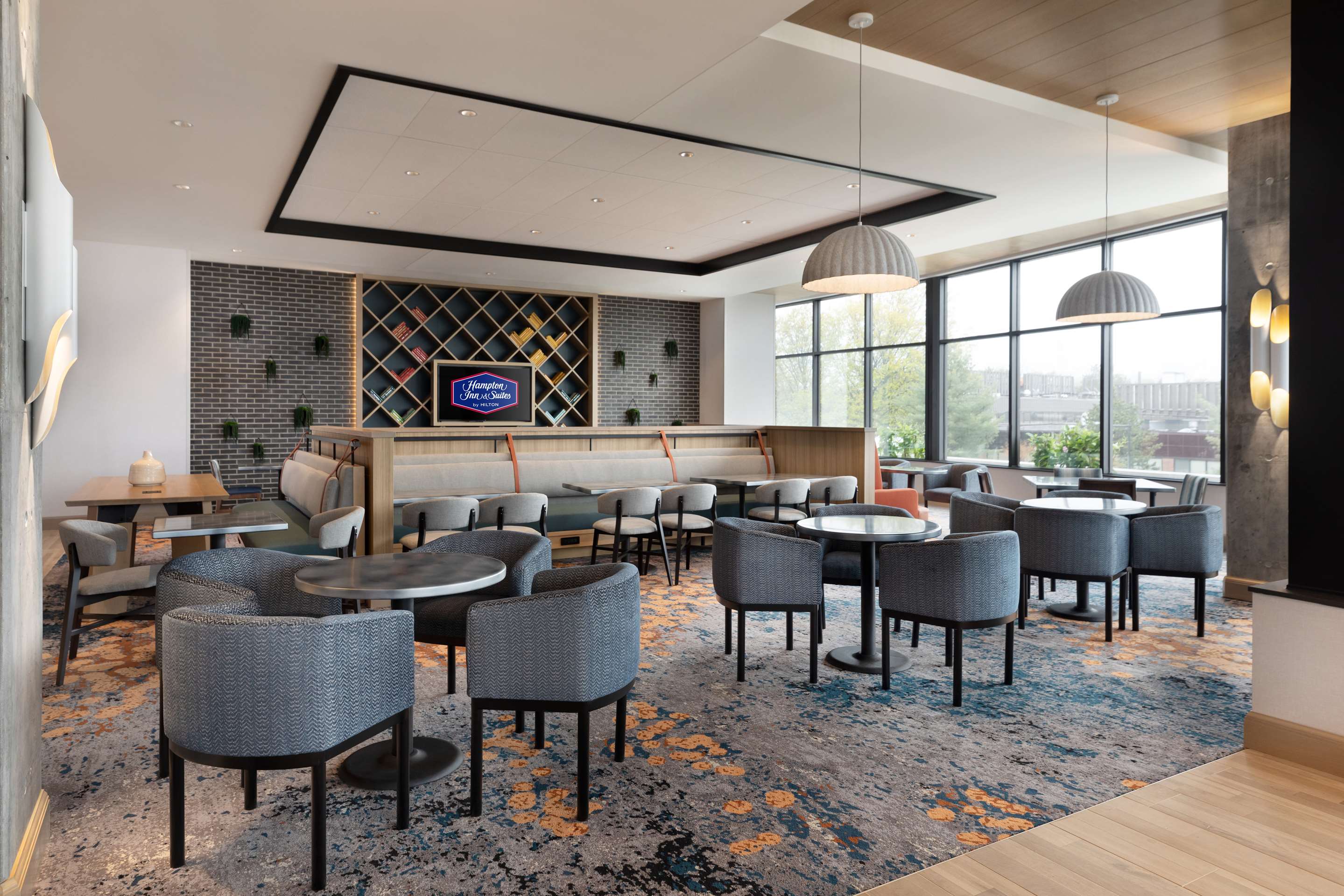 Lobby | Hampton Inn & Suites Watertown Boston