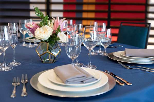 Restaurant - Hampton Inn & Suites Watertown