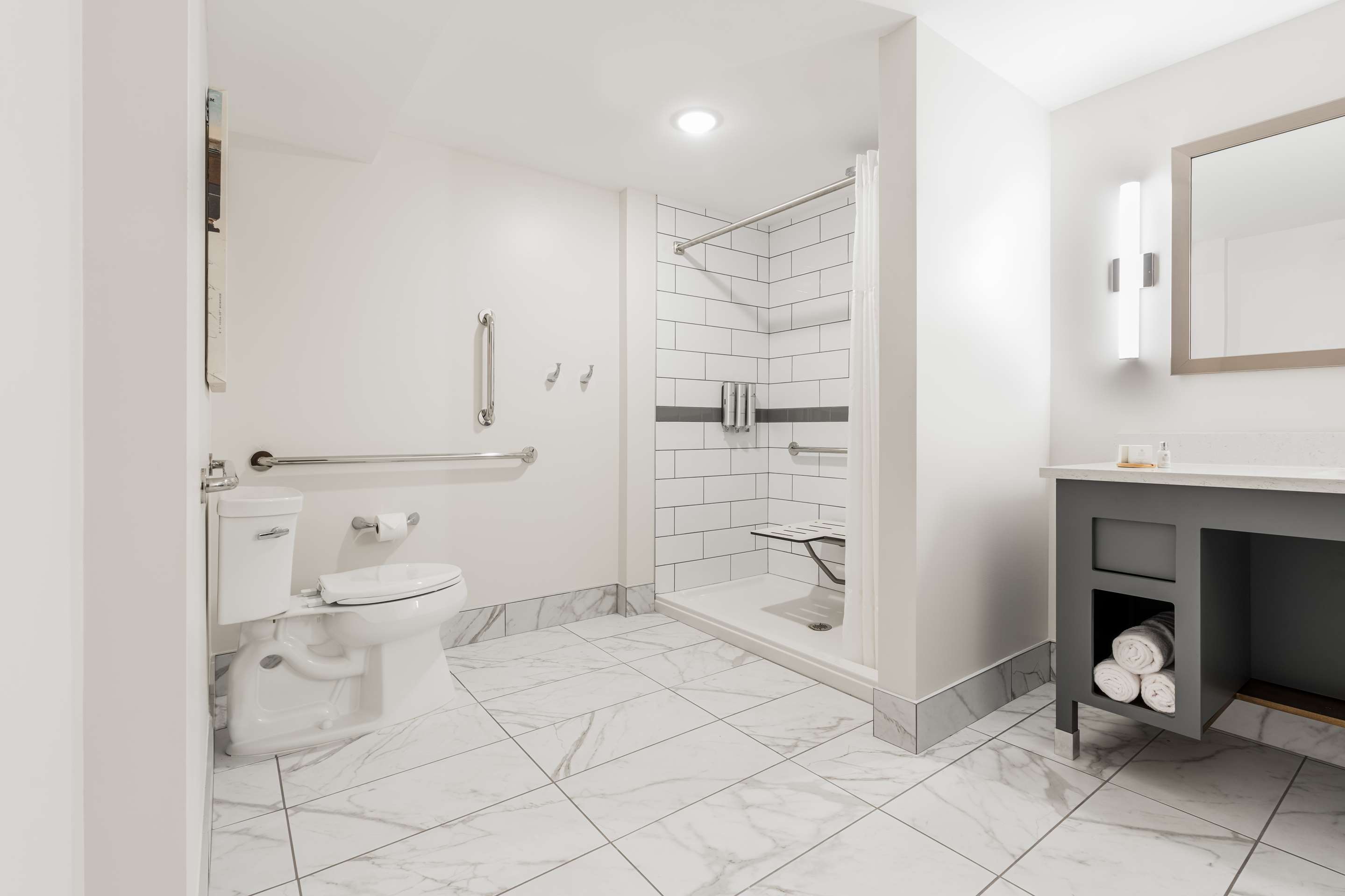 Guest room bath