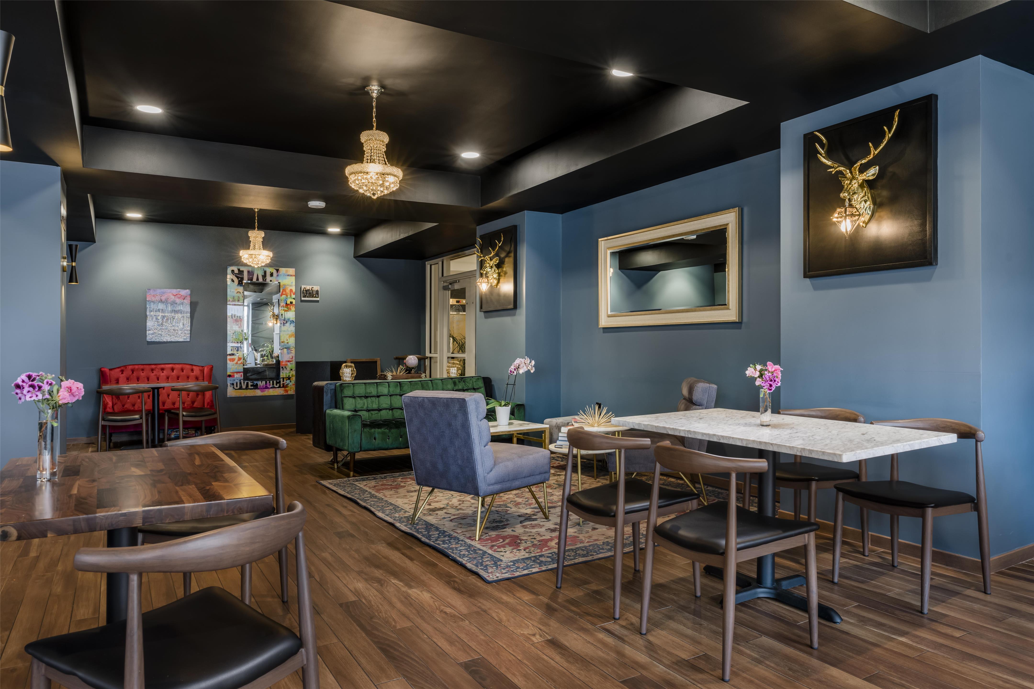 BarLounge | Hotel Elkhart, Tapestry Collection by Hilton