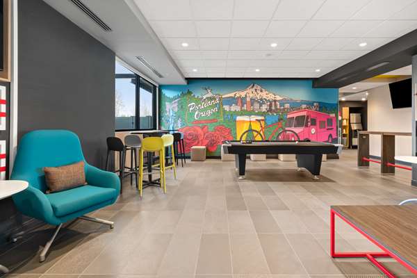  - Tru by Hilton Hotel Airport Portland