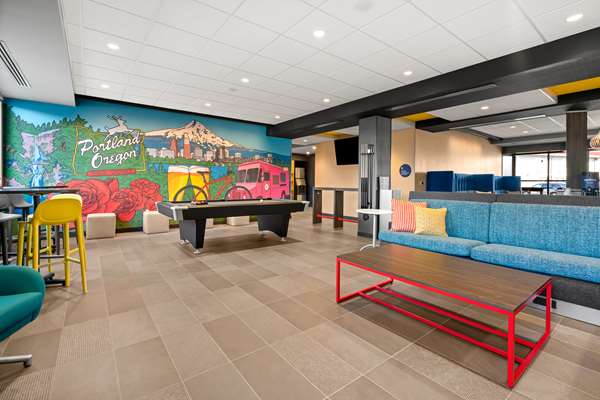  - Tru by Hilton Hotel Airport Portland