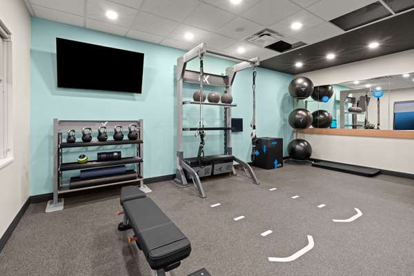 Fitness/ Exercise Room - Tru by Hilton Hotel Airport Portland