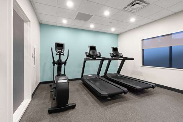 Fitness/ Exercise Room - Tru by Hilton Hotel Airport Portland