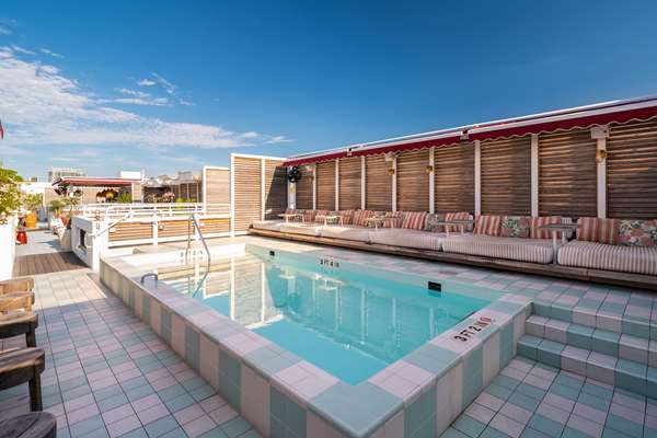 Pool,On-Site,Outdoor/Exterior,Property Amenity,Recreation